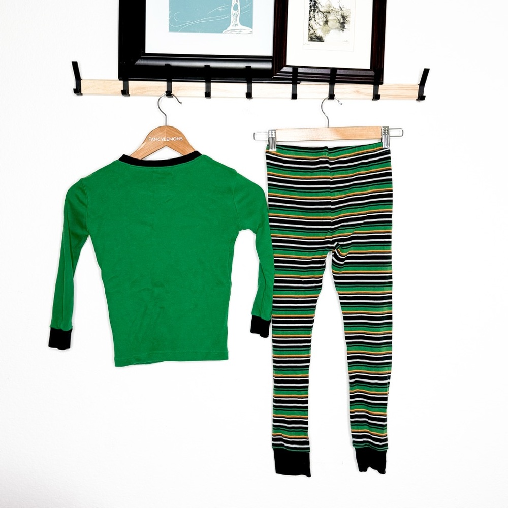 Boys Kirkland Signature Pajama Set Size 8 Green Sports Print Cotton PJs - Picture 2 of 7